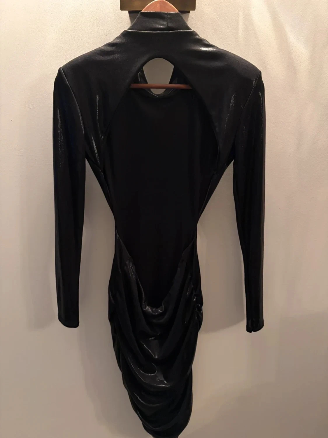 Vestido negro de espalda descubierta con efecto wet look T36/38 hecho en Italia – photo 3